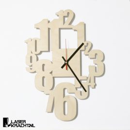Klok wandklok getal getallen letters cijfers lasersnijder lasercutter berken berkenhout stil uurwerk slepende wijzer Laserkracht