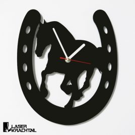 Klok wandklok galopperend paard galop draf paardrijden paardensport paarden ruiter lasersnijder lasercutter acrylaat plexiglas perspex zwart wit stil uurwerk slepende wijzer Laserkracht