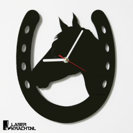 Klok wandklok paard paardrijden paardensport paarden ruiter lasersnijder lasercutter acrylaat plexiglas perspex zwart wit stil uurwerk slepende wijzer Laserkracht