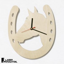 Klok wandklok paard paardrijden paardensport paarden ruiter lasersnijder lasercutter berken berkenhout stil uurwerk slepende wijzer Laserkracht