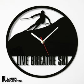 Klok wandklok ski skiën skien skier skiër wintersport berg acrylaat plexiglas perspex zwart wit lasersnijder lasercutter stil uurwerk slepende wijzer Laserkracht