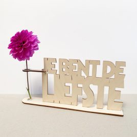 houten tekst lief liefste allerliefste verliefd love cadeau kado kadootje reageerbuis reageerbuisje bloem bloemetje hout houten berken laserkracht