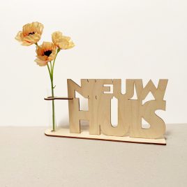 houten tekst home nieuw huis housewarming house warming nieuwe woning verhuizen verhuizing verhuisd cadeau kado kadootje reageerbuis reageerbuisje bloem bloemetje hout houten berken laserkracht