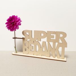houten tekst superbedankt bedankt cadeau kado kadootje reageerbuis reageerbuisje bloem bloemetje hout houten berken laserkracht